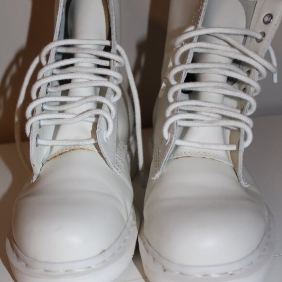 Doc Dr. Martens 14357 All White Mono Smooth Leather Combat Boots Size 7M 8W - Picture 4 of 11